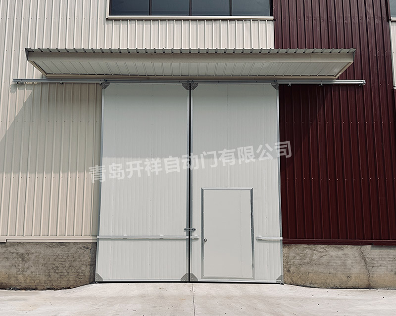 天津客户经济款铝合金外框厂房推拉门安装现场