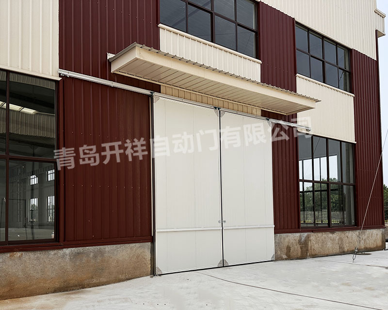 带不锈钢护角铝合金外框厂房推拉门在贵州安装完毕